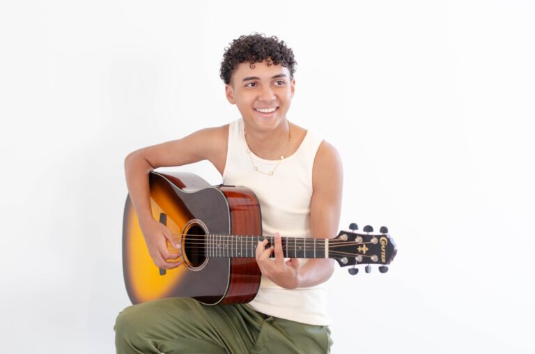 Ryan Gomes: Da Pandemia ao Palco – A Jornada Inspiradora de um Jovem Cantor em Busca de Seus Sonhos