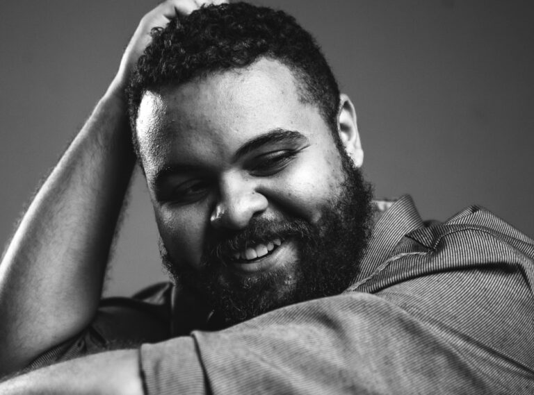 A Música como Paixão e Caminho de Diego, o Jornalista que Canta