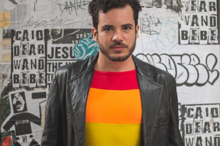 Thiago Mendonça celebra aniversário com gigantes do rock em noite especial