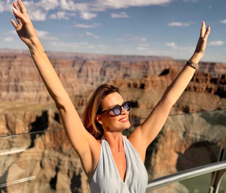 Dani Stolai grava série nos EUA para novo programa na Record News