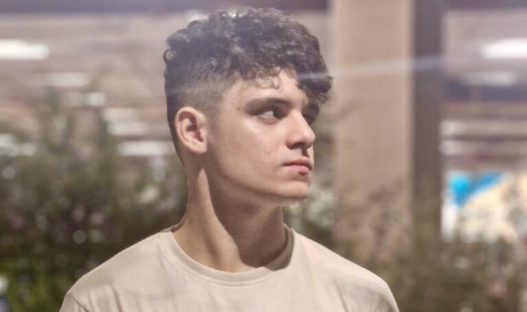 A Melodia da Vida: A Trajetória Musical de Emanuel Moreira A Melodia da Vida: A Trajetória Musical de Emanuel Moreira