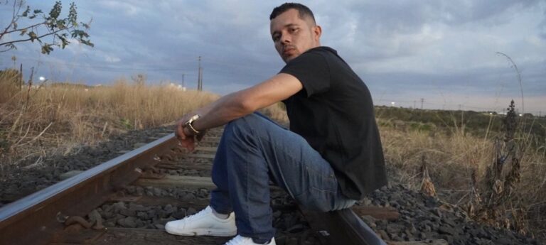 Jean Carlos: O Talento Versátil que Conquista Novos Espacos na Música