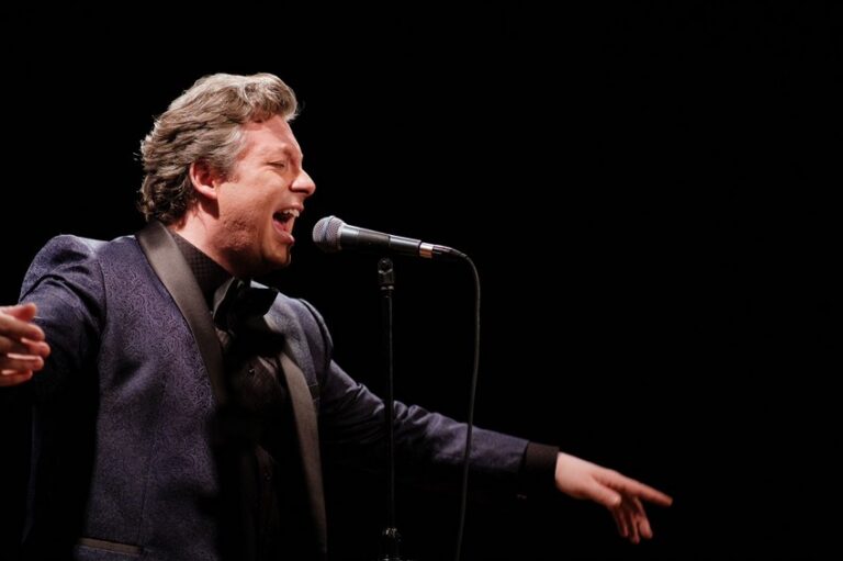 Felipe Menegat relança “Fly to the moon”, um dos maiores sucessos de Sinatra