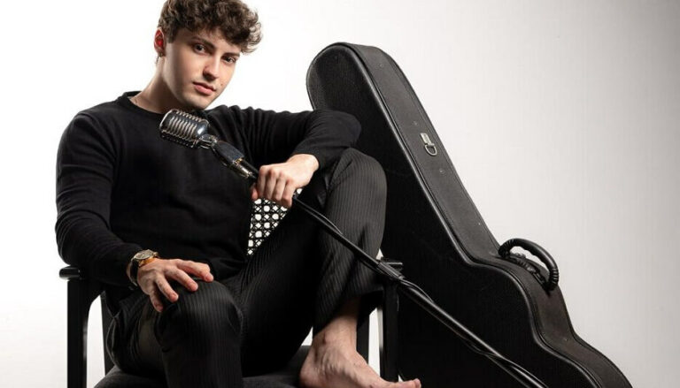 Romantismo marca nova fase de Gabriel Aiala Romantismo marca nova fase de Gabriel Aiala