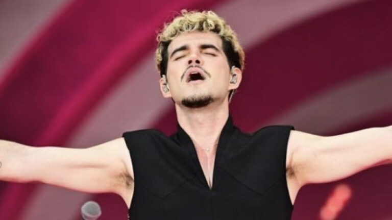 Jão encontra Elton John no Rock in Rio e recebe elogio do astro britânico Jão encontra Elton John no Rock in Rio e recebe elogio do astro britânico