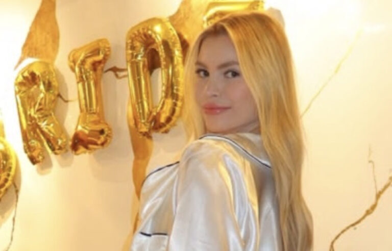 Luiza Malavazzi celebra Chá de Lingerie em clima de festa do pijama ao lado das madrinhas e daminha de honra Luiza Malavazzi celebra Chá de Lingerie em clima de festa do pijama ao lado das madrinhas e daminha de honra
